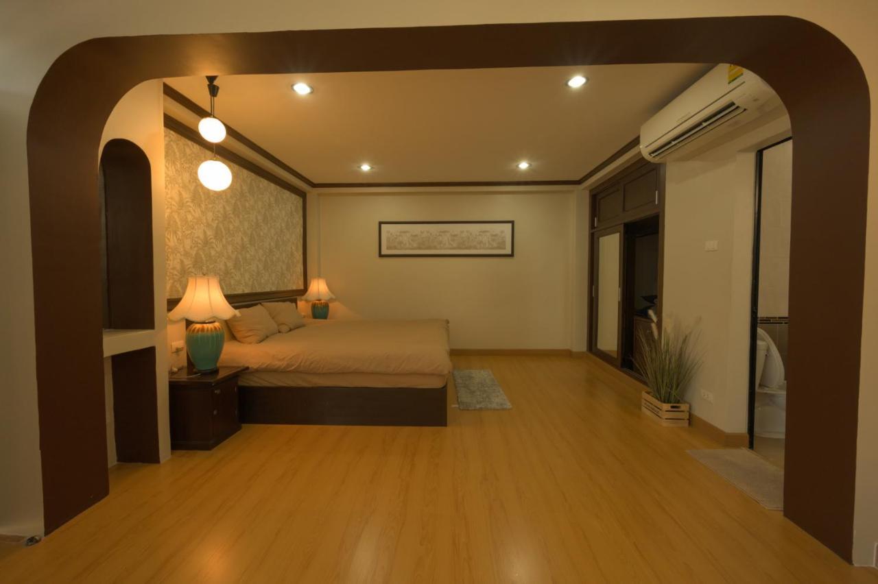October Hostel Chiangmai Chiang Mai Zewnętrze zdjęcie